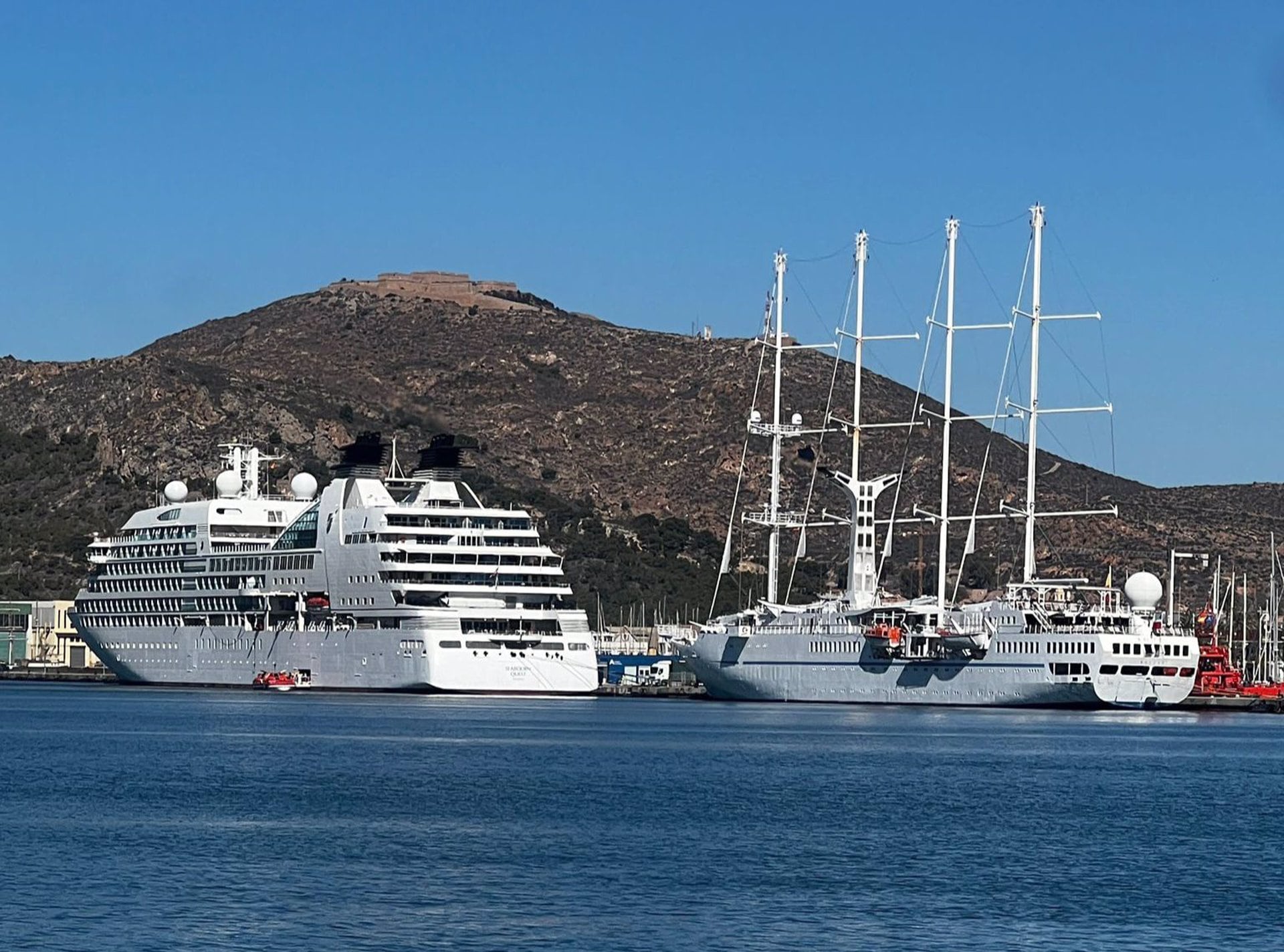 27/04/2024 Cruceros en el Puerto de Cartagena.

El domingo recalará en el Puerto de Cartagena una triple escala de lujo que cerrará la mejor semana en turismo de cruceros de abril con nueve buques y un total de 2.500 turistas que han visitado Cartagena.

ESPAÑA EUROPA MURCIA SOCIEDAD
APC
