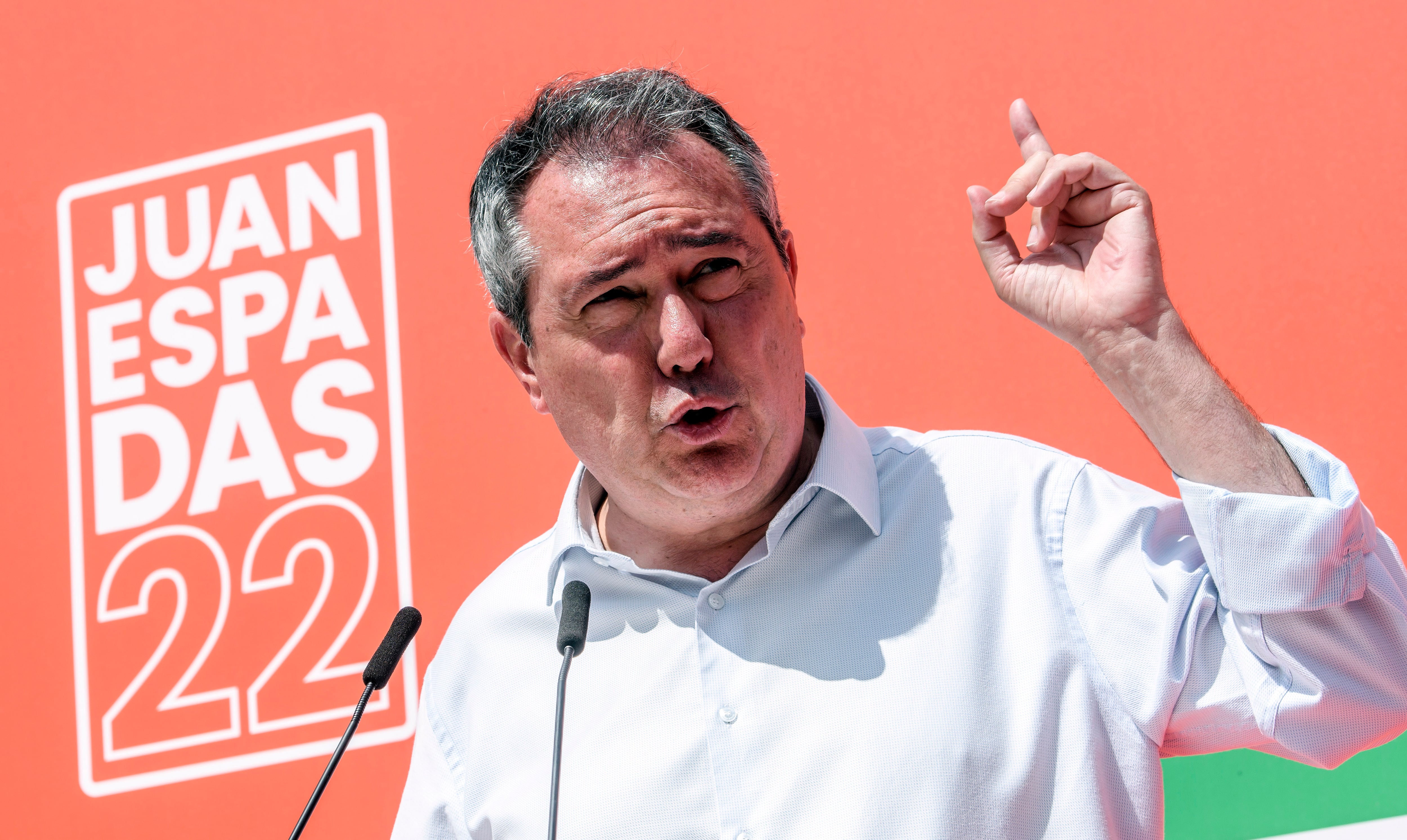 GRAFAND9828. LA ALGABA (SEVILLA), 03/06/2022.-El candidato del PSOE a la Junta, Juan Espadas, ha defendido este viernes el &quot;orgullo y los avances&quot; de los gobiernos socialistas durante sus 37 años de gestión al frente de la Junta, lo que ha contrapuesto con la &quot;indolencia y retraso&quot; en derechos del candidato a la reelección del PP, Juanma Moreno, en un acto en la localidad sevillana de La Algaba. EFE/ Raúl Caro.
