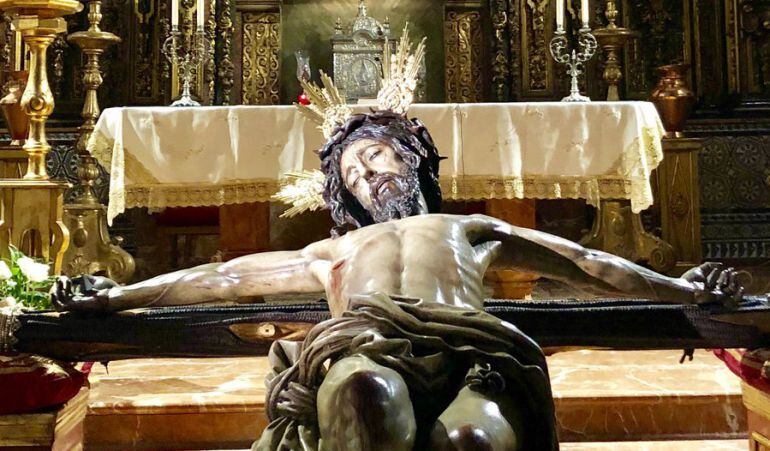 El Cristo del Buen Fin, ante el presbiterio del altar mayor del antiguo Convento de San Antonio de Padua