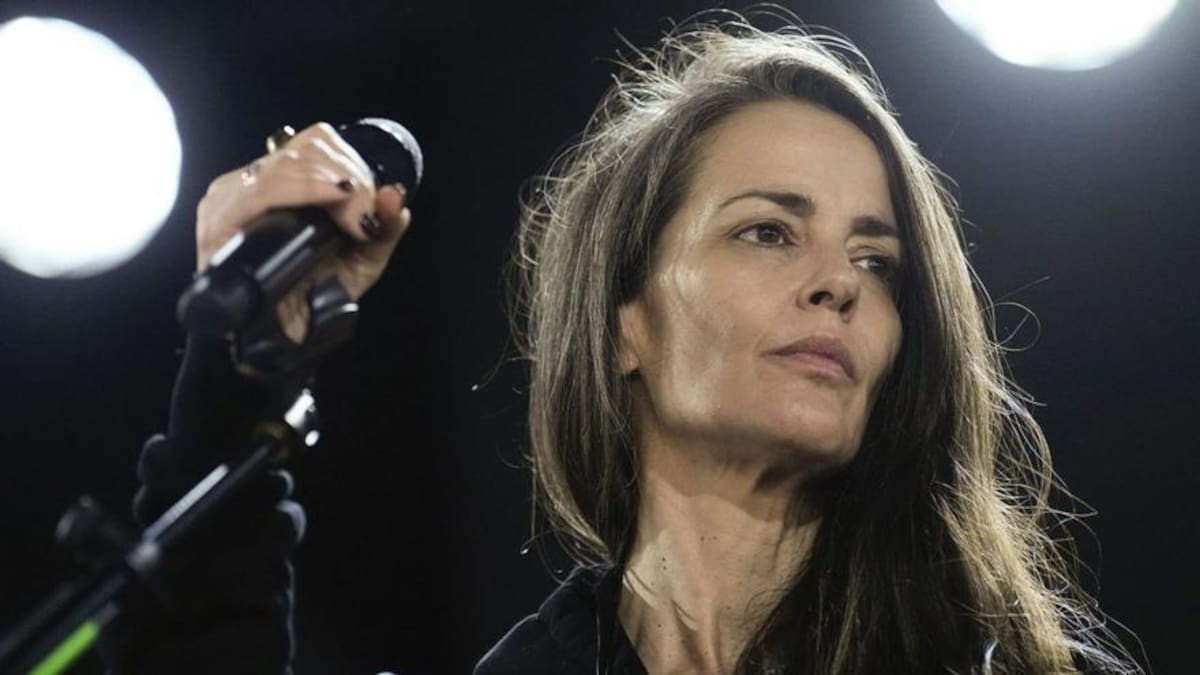 "No me sentía capaz de celebrar nada con lo que estaba pasando": Vega cuenta por qué retrasó su gira y cómo vivió la salida más difícil de su carrera