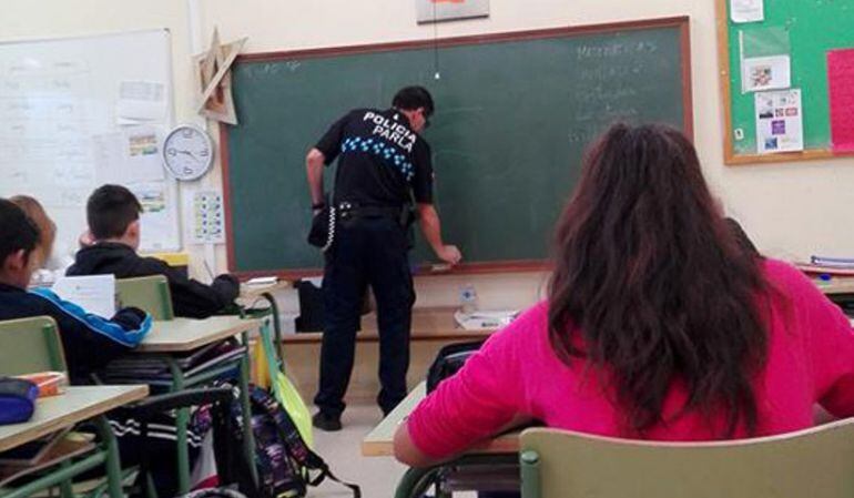 Cada centro tiene asignado un agente tutor