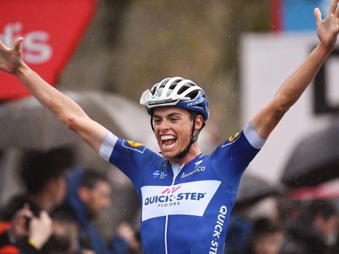 El ciclista español Enric Mas (Quick-Step Floors) celebra su triunfo en la 20ª etapa de La Vuelta 2018. 