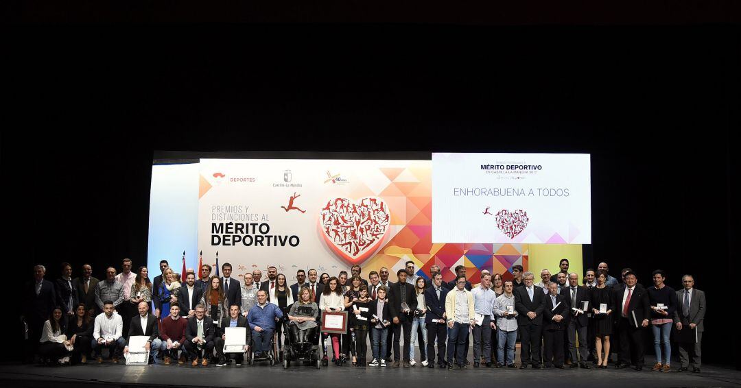 Foto de familia de la entrega de los Premios y Distinciones al Mérito Deportivo