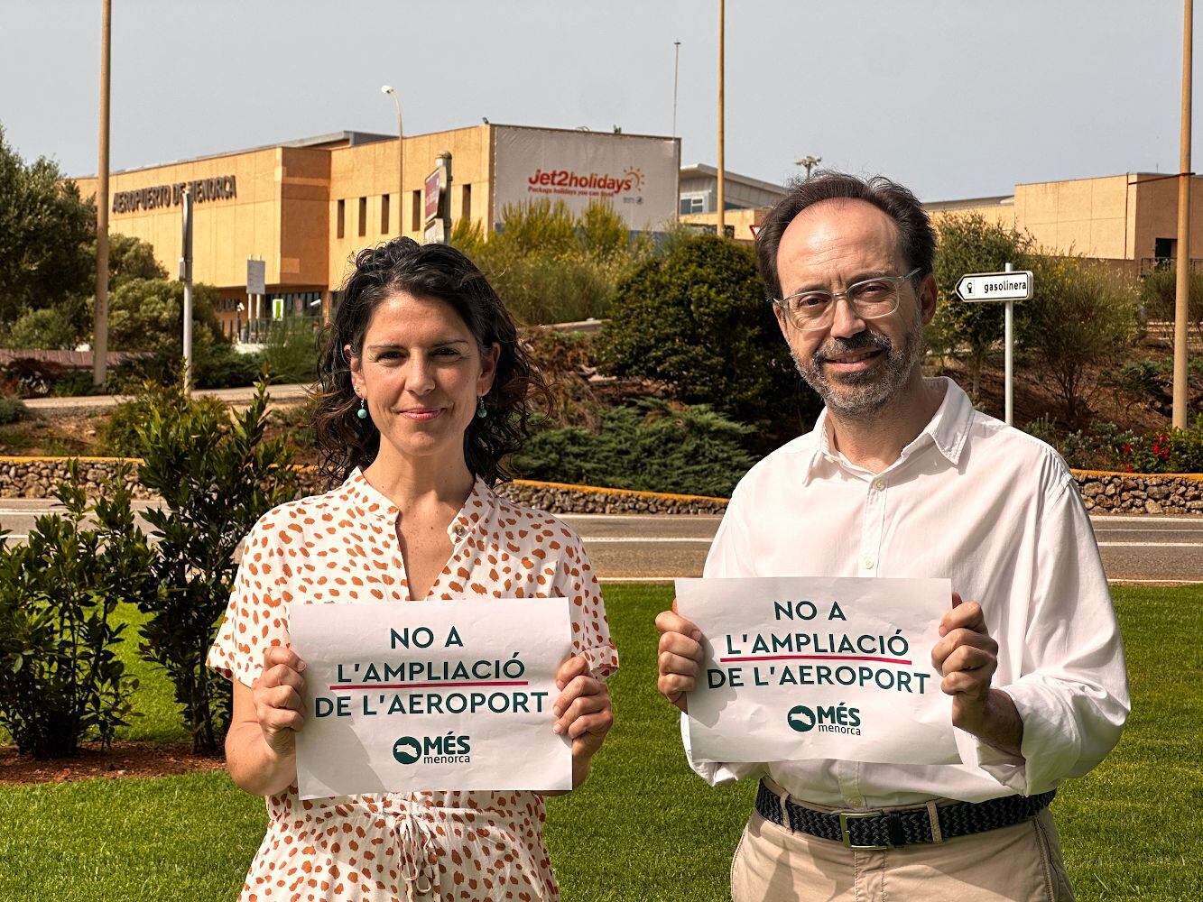 Noemí García i Josep Castells han explicat les raons per oposar-se a l'ampliació de l'aeroport.