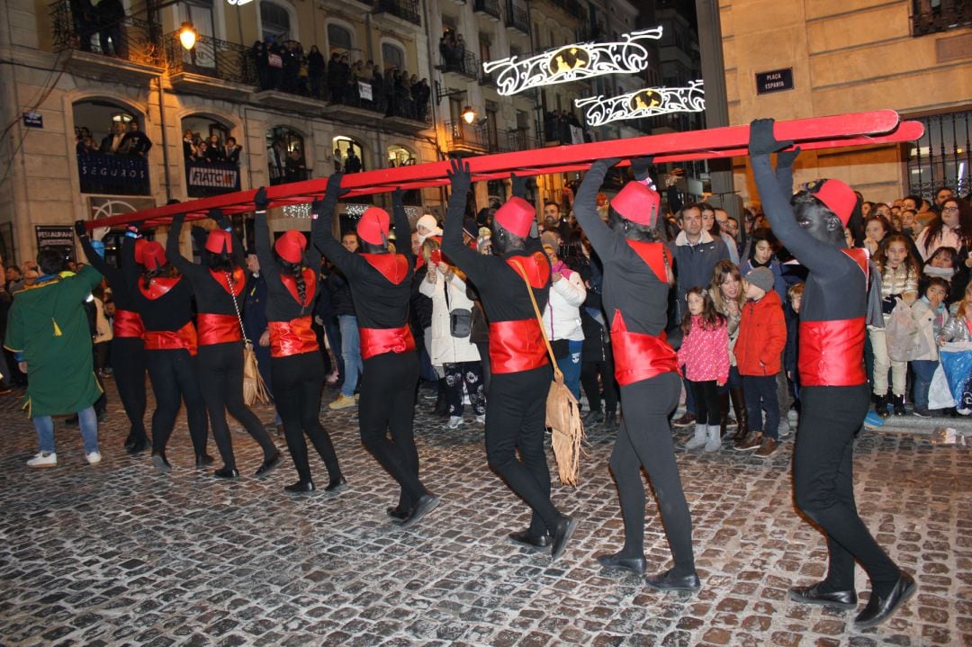 Un grupo de pajes en la Cabalgata de Reyes de 2019