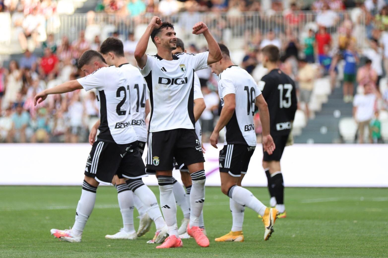 Florián Miguel celebrando el gol que suponía el 2-0 para el Burgos CF. / Foto: BCF Media