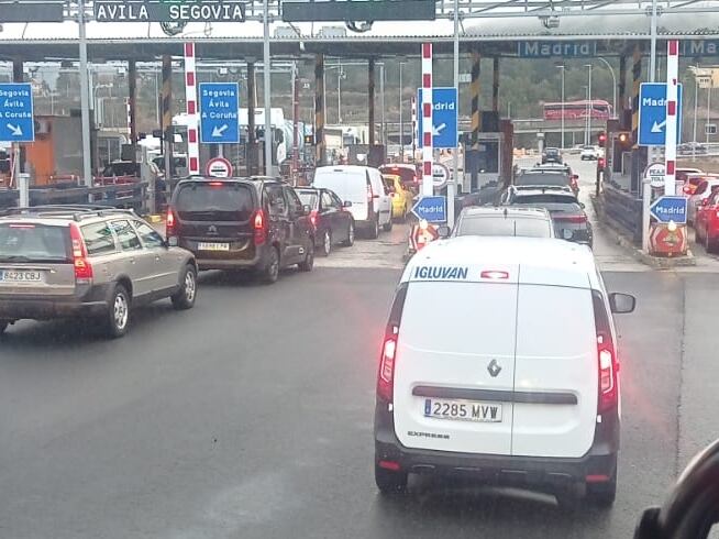 Atascos en el peaje de la AP-6