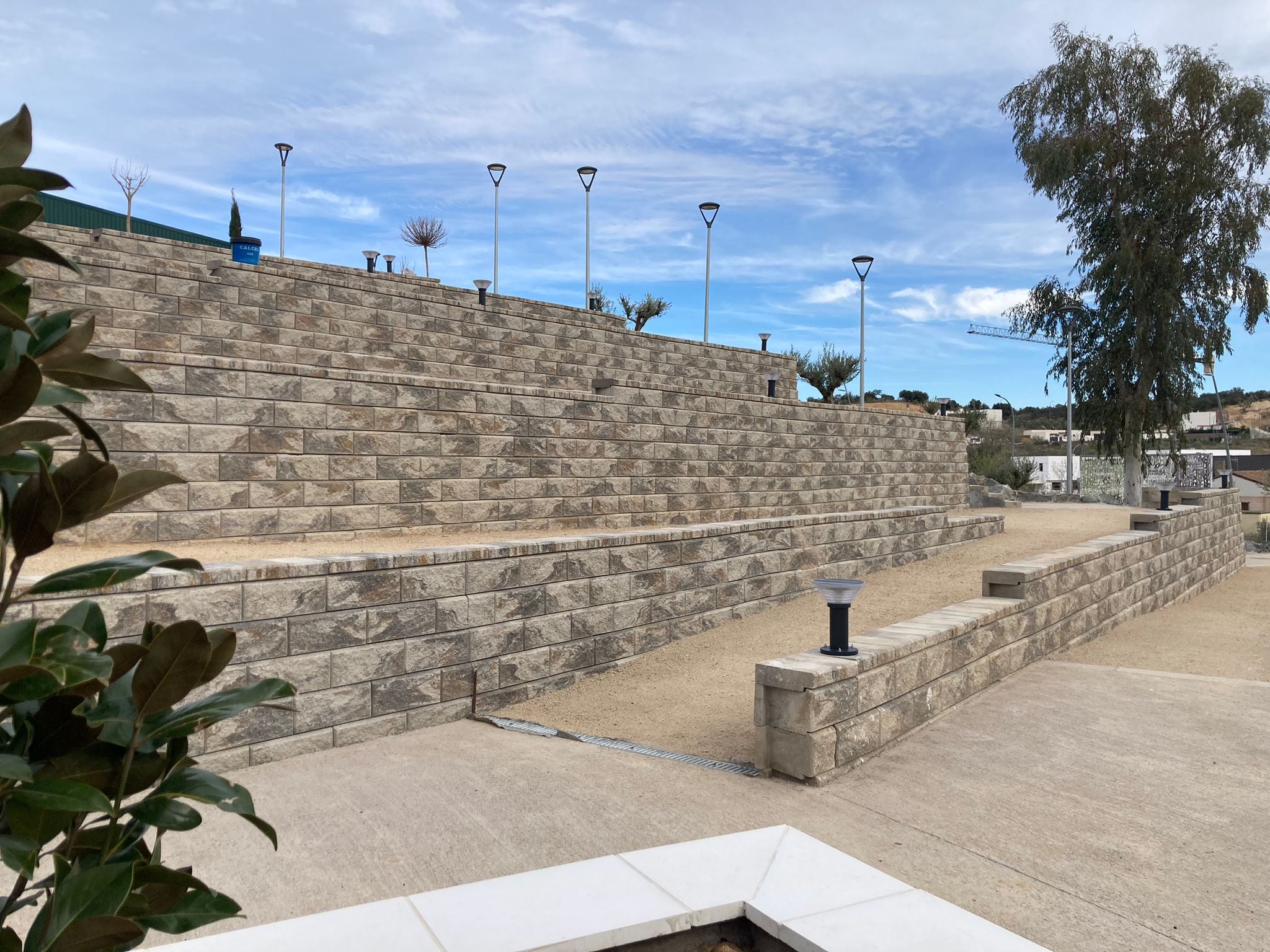 Imagen de la renovada Plaza David Zamorano de Olías del Rey (Toledo)