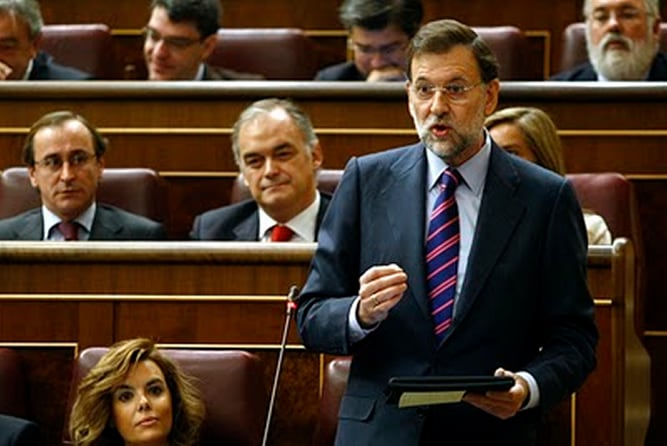 Mariano Rajoy con una tableta durante una intervención en el Congreso