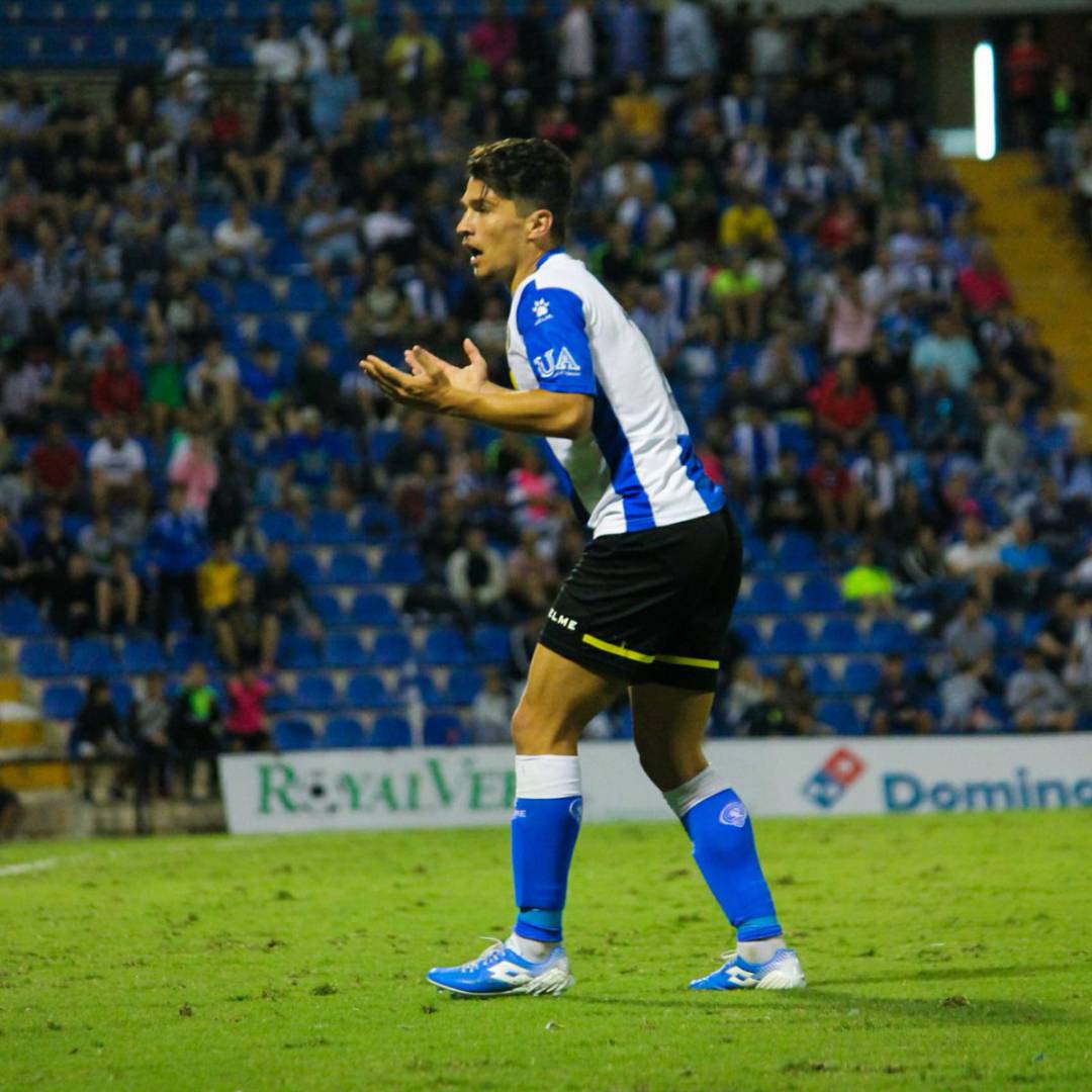 Juanjo Nieto protesta una acción en el Rico Pérez
