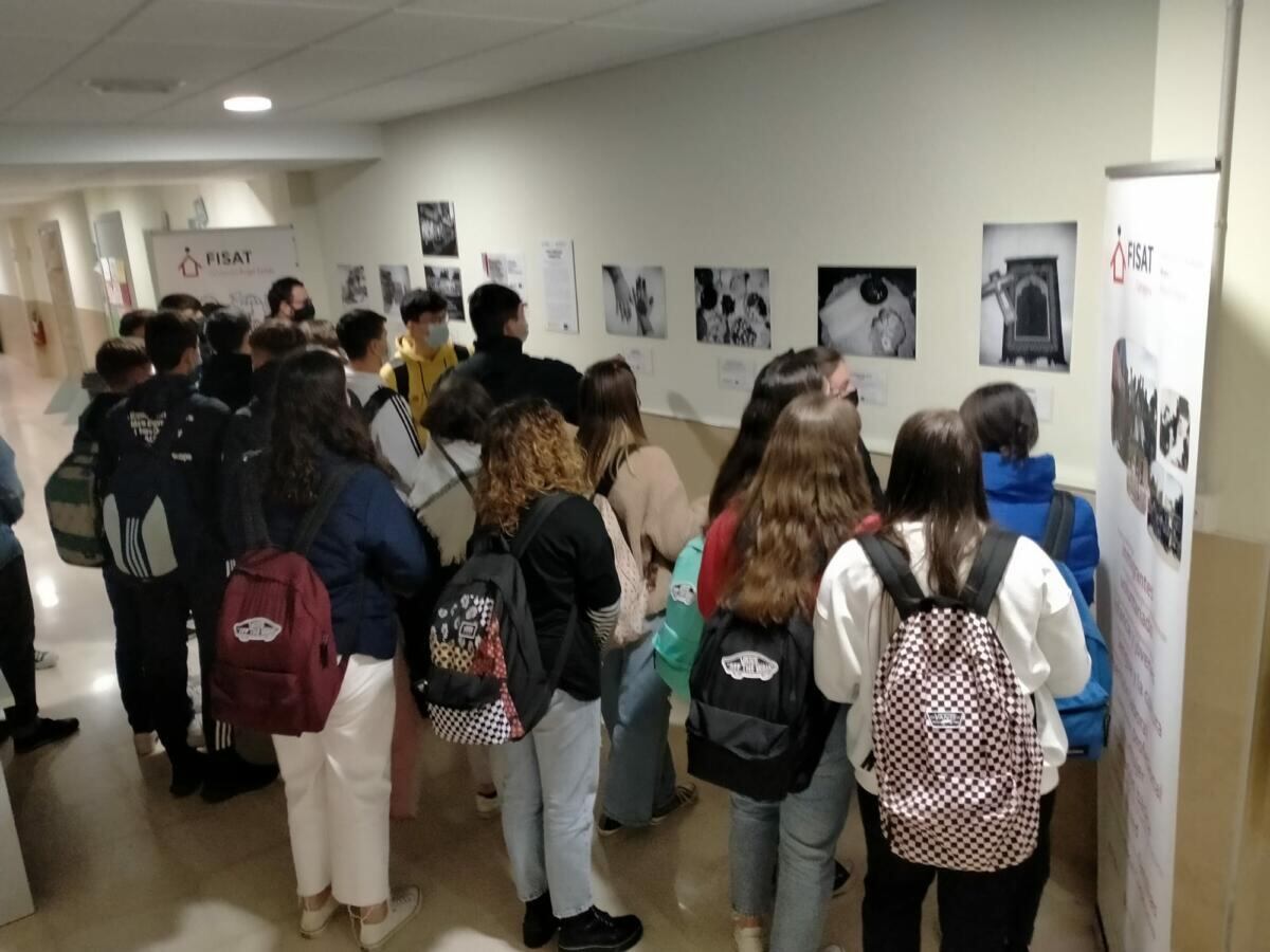 Alumnos visitan el centro de Salesianos
