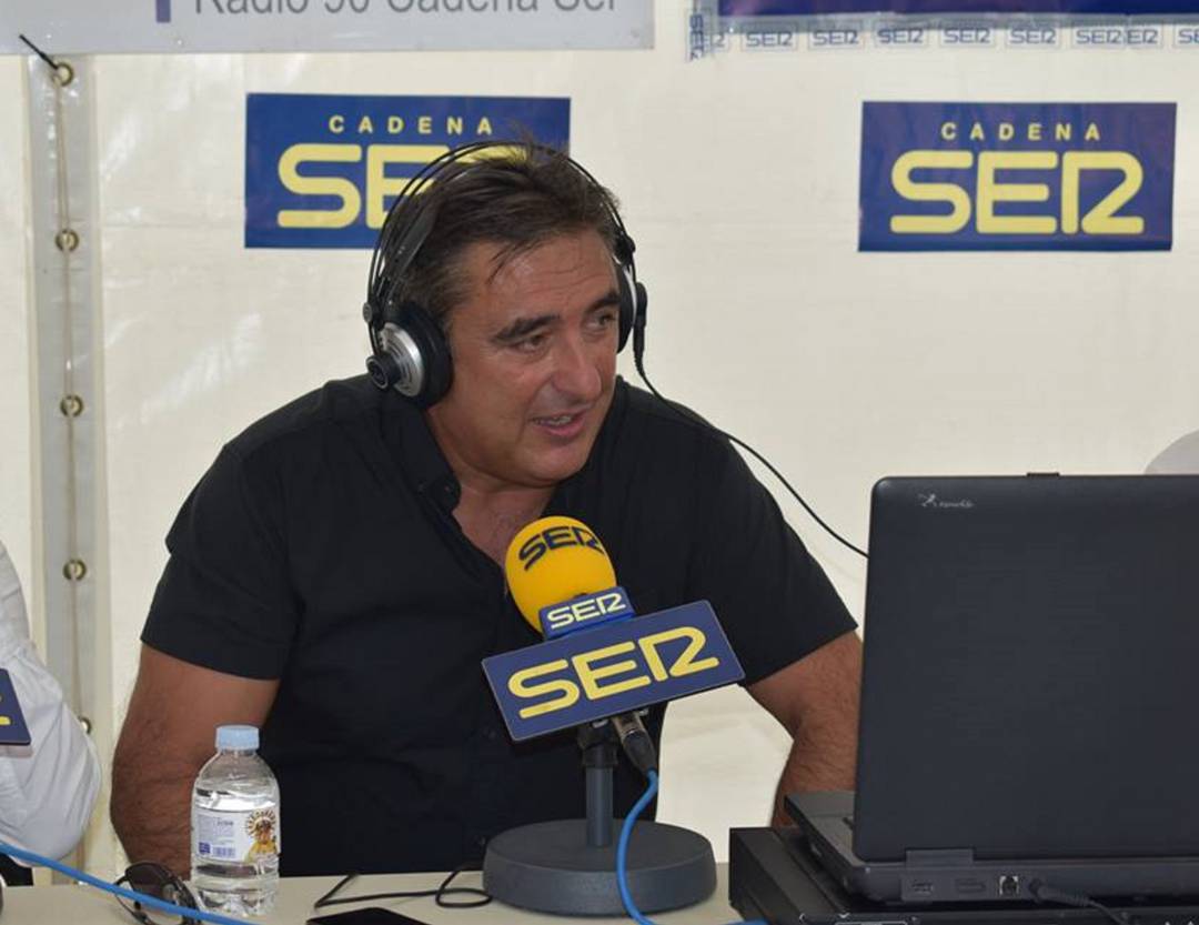 Joaquín Cuadrado en los micrófonos de Radio 90 Cadena Ser.