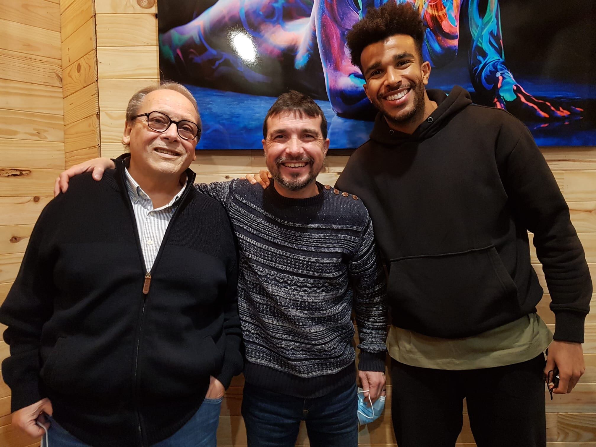 Héctor Rúa ( a la izquierda de la imagen) en su última intervención en El café del Alcoyano