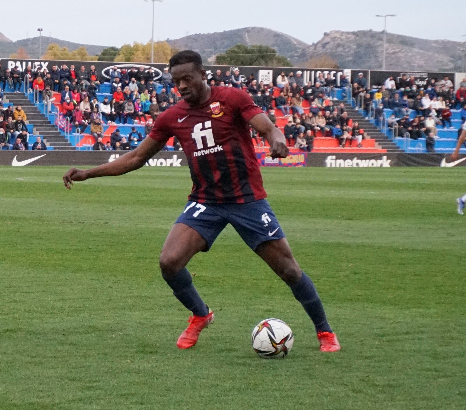 El Eldense intentará tener el balón para crear peligro a su rival