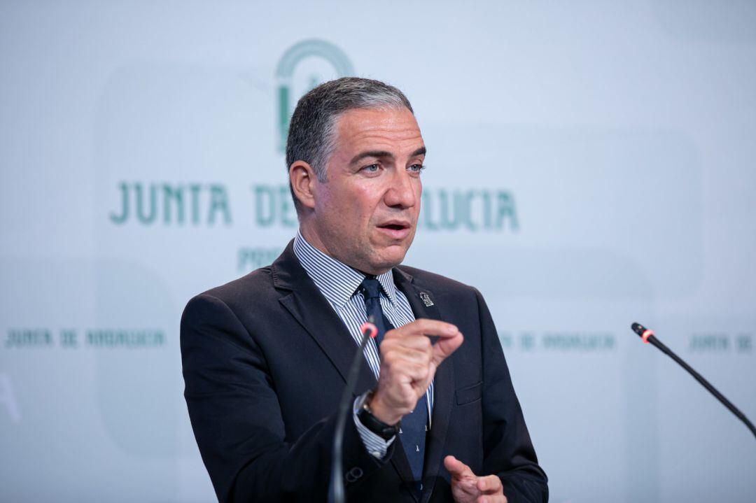 El consejero de Presidencia, Elías Bendodo, durante una rueda de prensa posterior al Consejo de Gobierno.