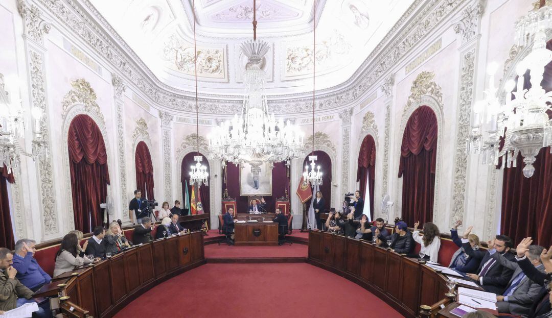 Pleno extraordinario del Ayuntamiento de Cádiz