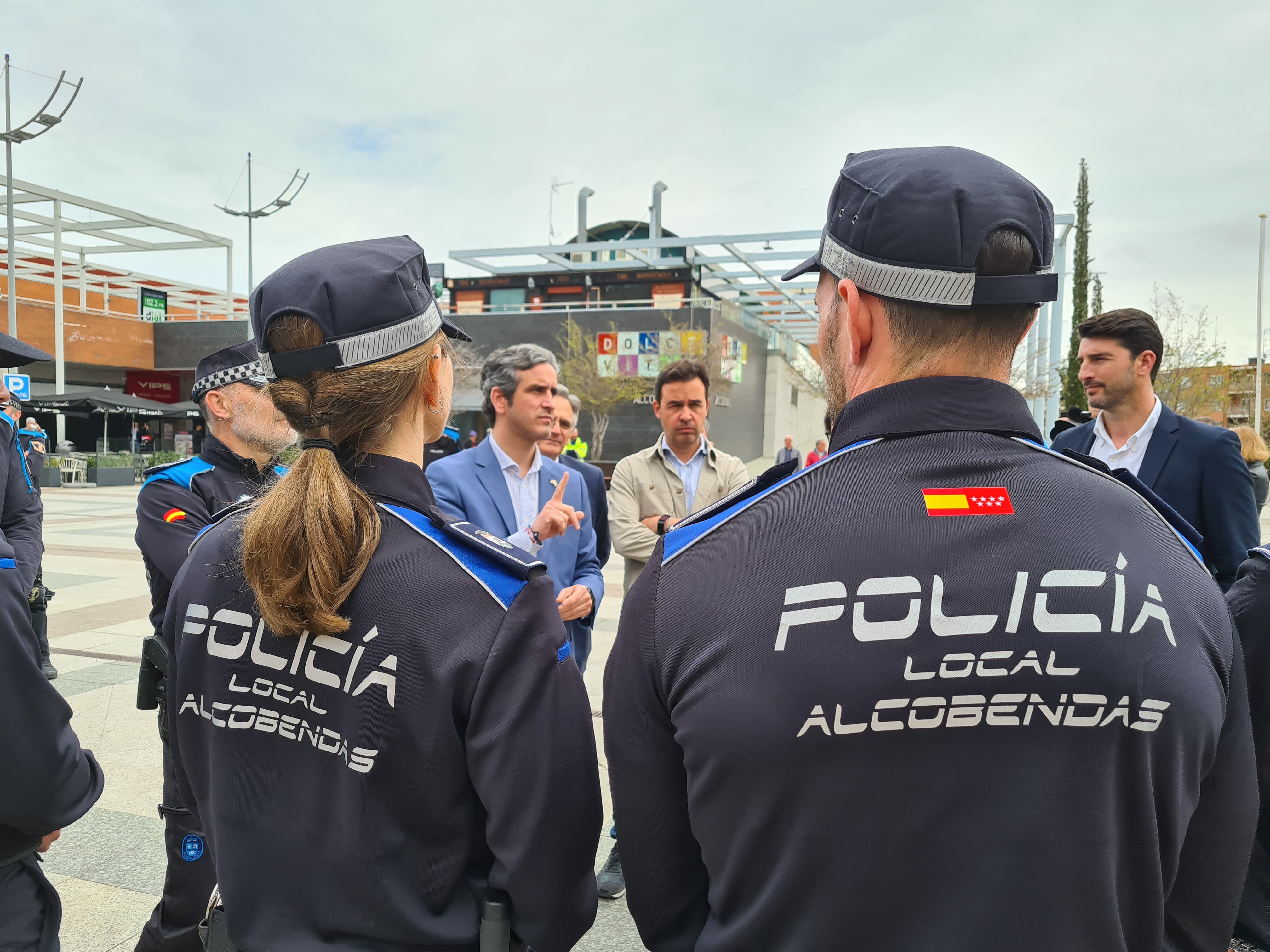 La Policía Local de Alcobendas incorpora uniformes fabricados con botellas recicladas e iones de hidrógeno