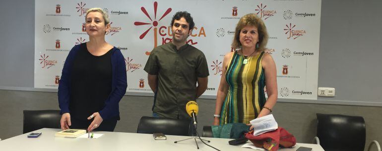 Jacobo Medianero, en el centro, en la presentación de la candidatura de Unidos Podemos por Cuenca.
