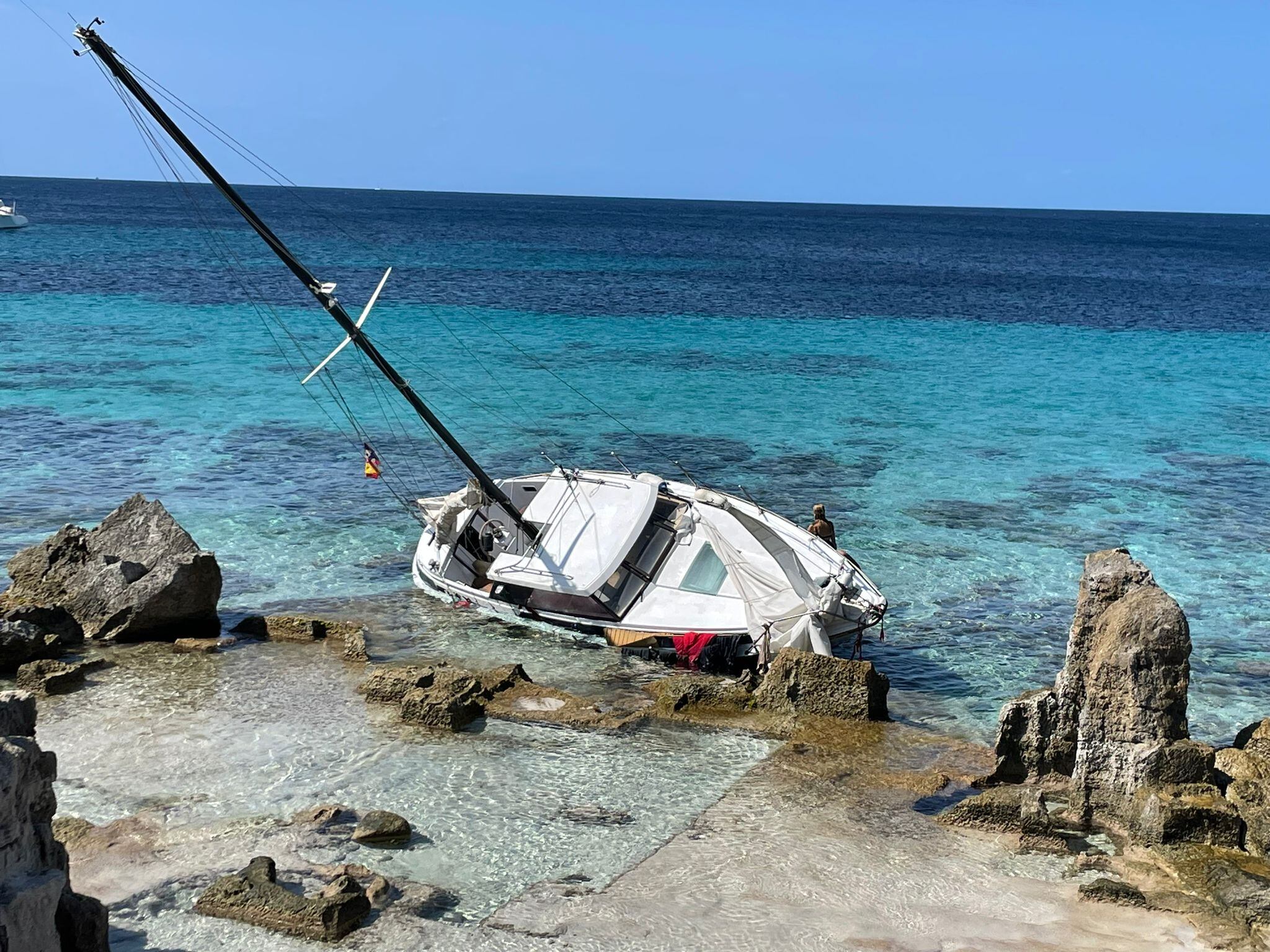 Barco varado en la zona de ses Salines