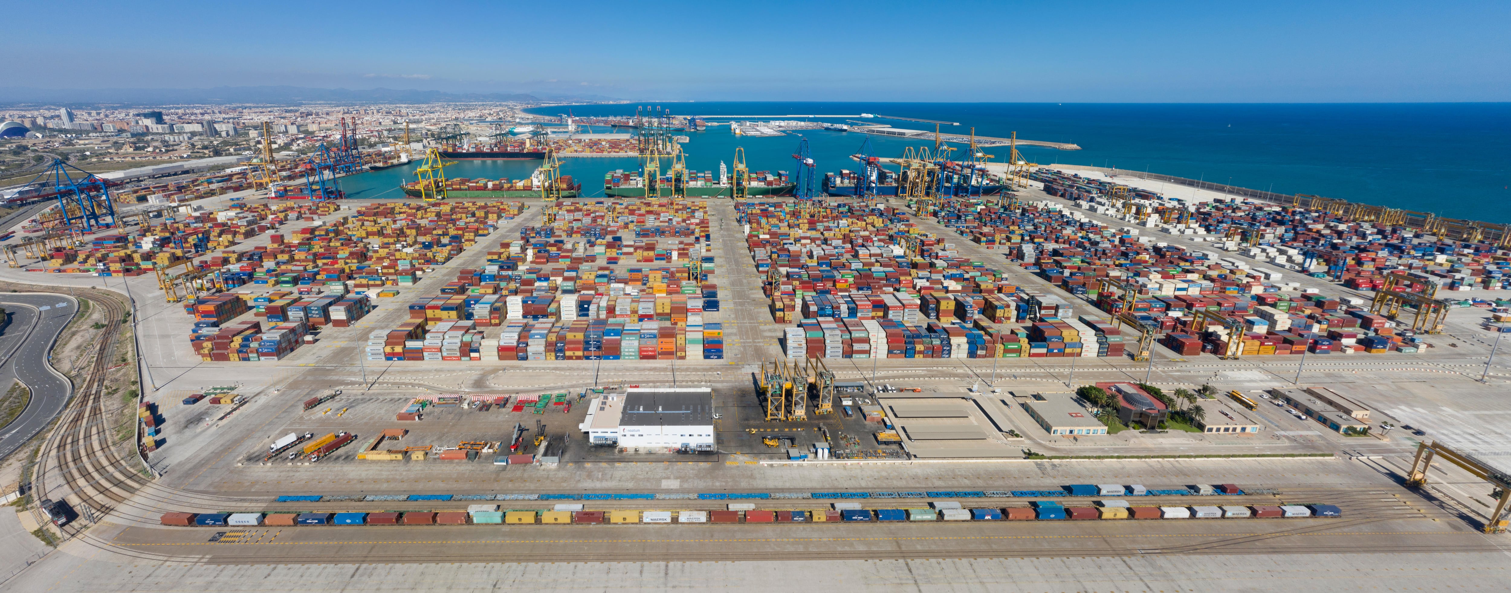 Terminal de contenedores del puerto de València en una imagen de archivo.