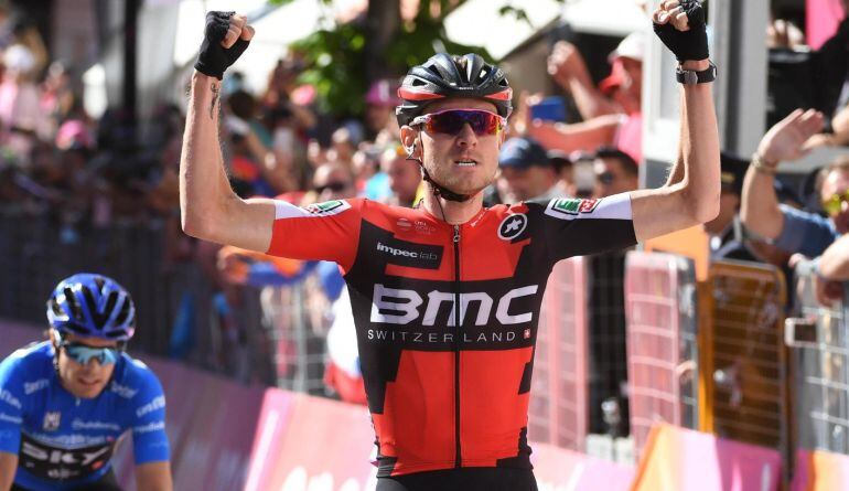 Tejay Van Garderen celebra la victoria de etapa ante Mikel Landa