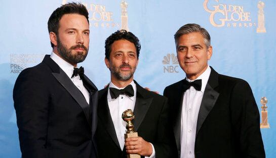 El director de &#039;Argo&#039;, Ben Affleck posa con los productores Heslov y Clooney