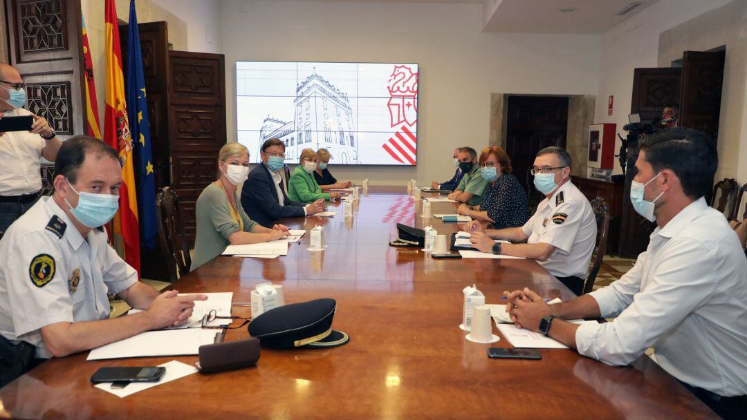 Reunión para la cesión del hospital de campaña de Alicante para atender inmigrantes que lleguen en patera