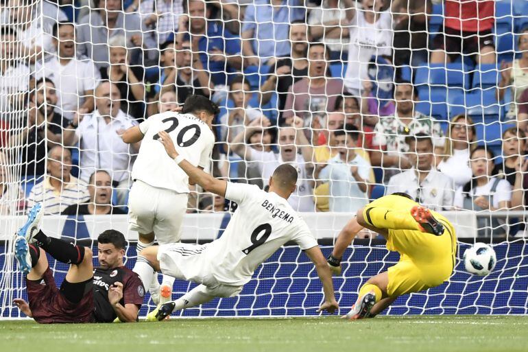 Benzema marca contra el Milan en el Trofeo Santiago Benabéu