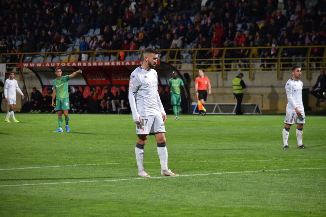 Dioni busca el gol que lejos del Reino se le resiste