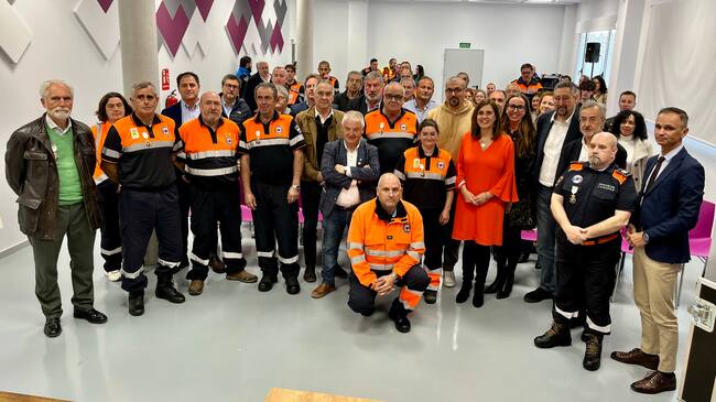 Asistentes al acto de homenaje a los voluntarios de Protección Civil.