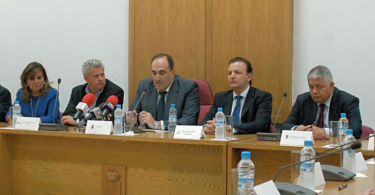 Mónica Sánchez, concejal de Bienestar Social de Alcobendas junto a los alcaldes de Sanse, Algete, San Agustín de Guadalix y Colmenar Viejo