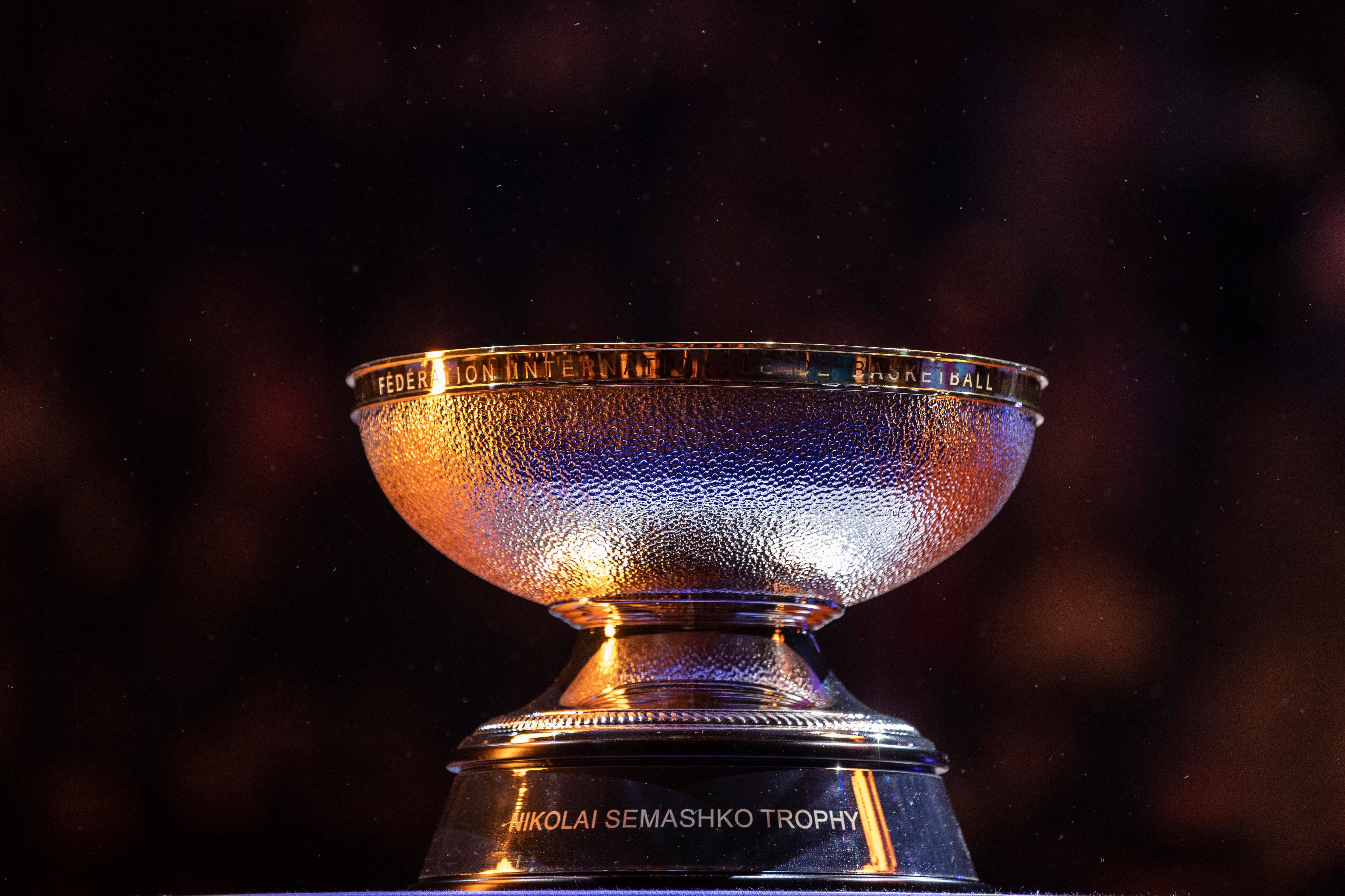 Trofeo del FIBA EuroBasket en una imagen en el partido entre España y Francia de 2022