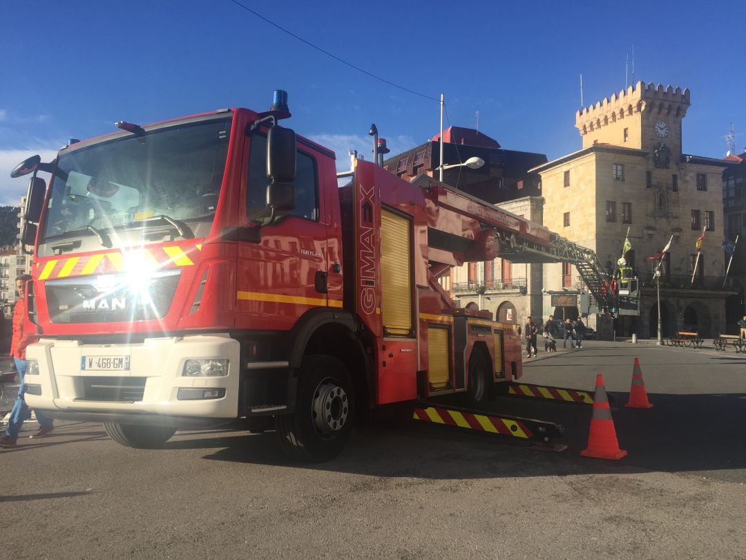 El camión auto escala supone una necesidad para los bomberos. 