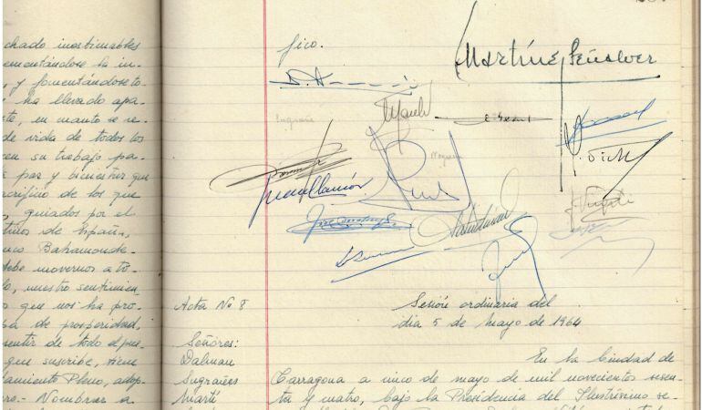 Document signat de l'acta de govern de Tarragona de 1964 que atorgava el títol d'alcalde honorari i perpetu a Franco