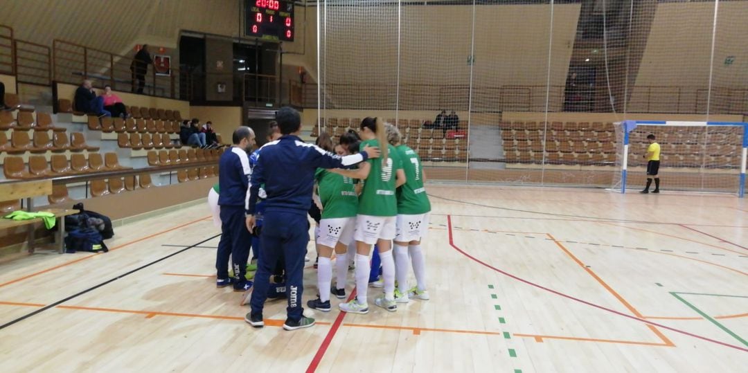 Las jugadras del Guada se conjuran antes de comenzar el partido