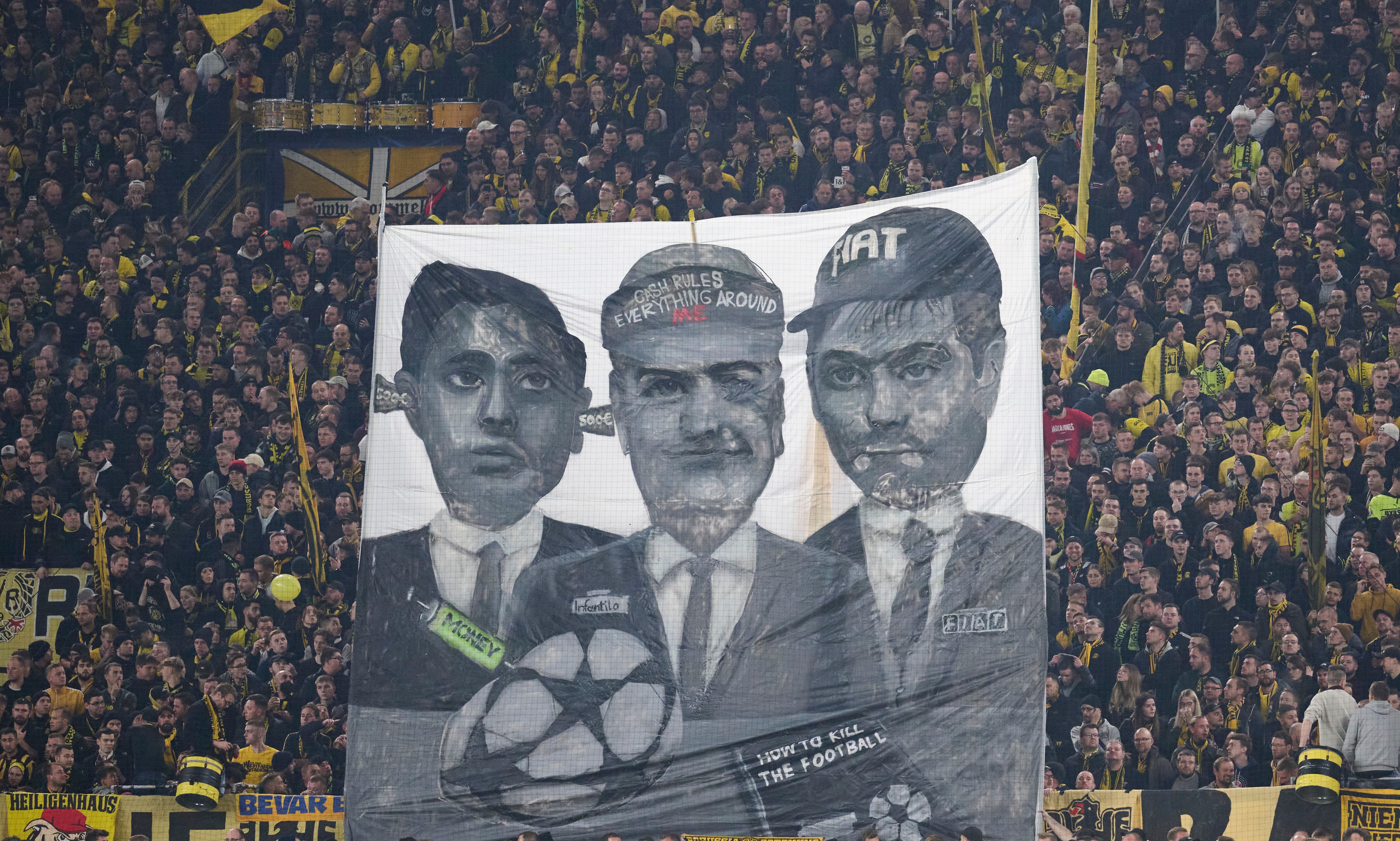 La pancarta contra Nasser-Al Khelaifi, Infantino y Agnelli (Bernd Thissen/picture alliance via Getty Images).