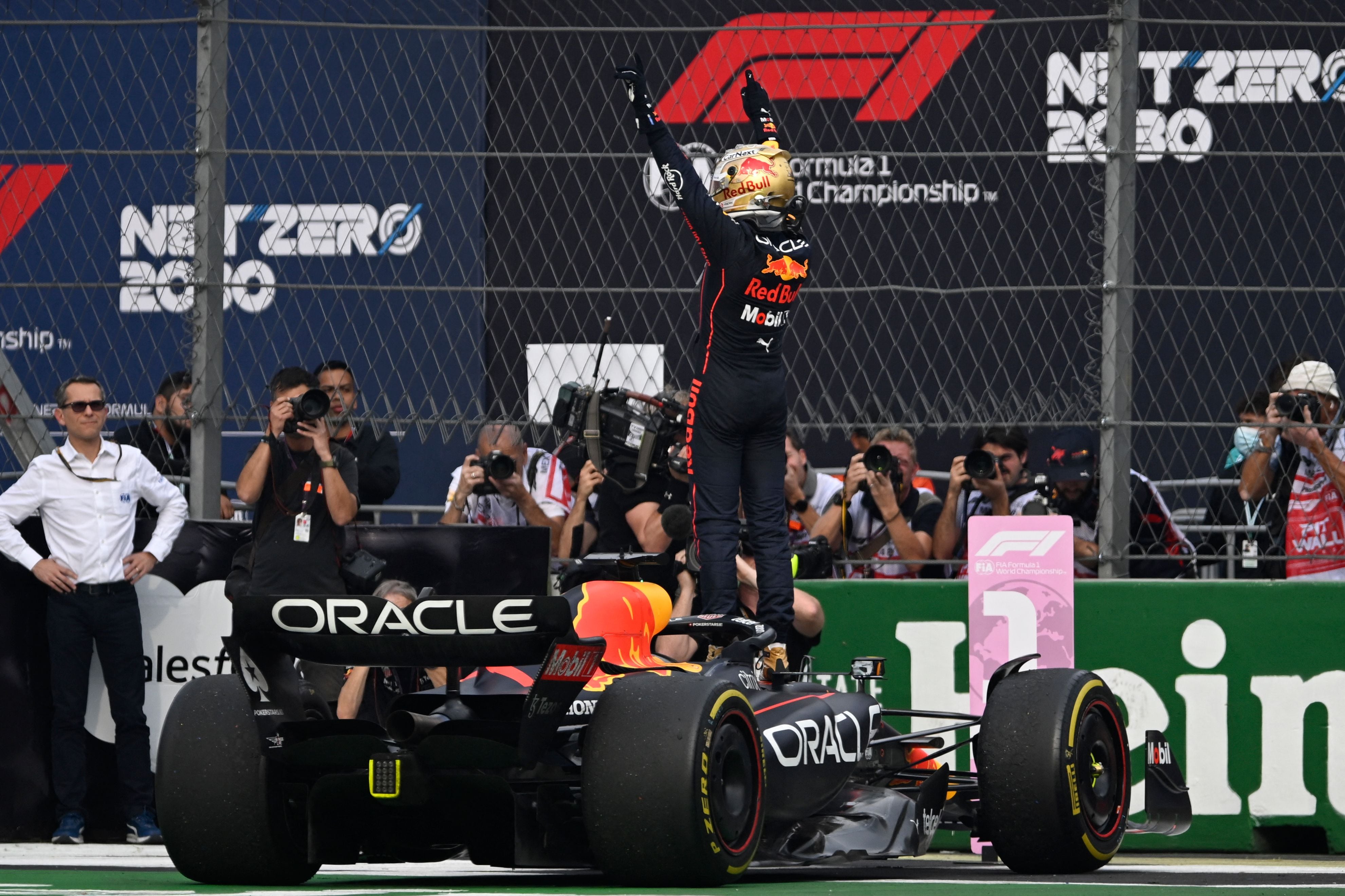 Max Verstappen celebra la victoria en el GP de México