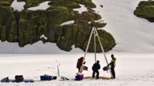 Toma de muestras en la Laguna Cimera