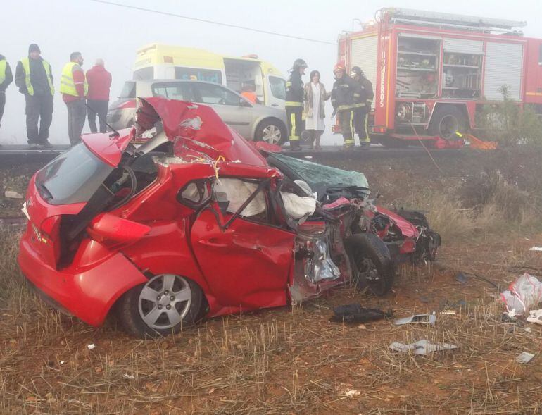 Estado del turismo en el que viajaba la fallecida y el herido grave tras el choque. 