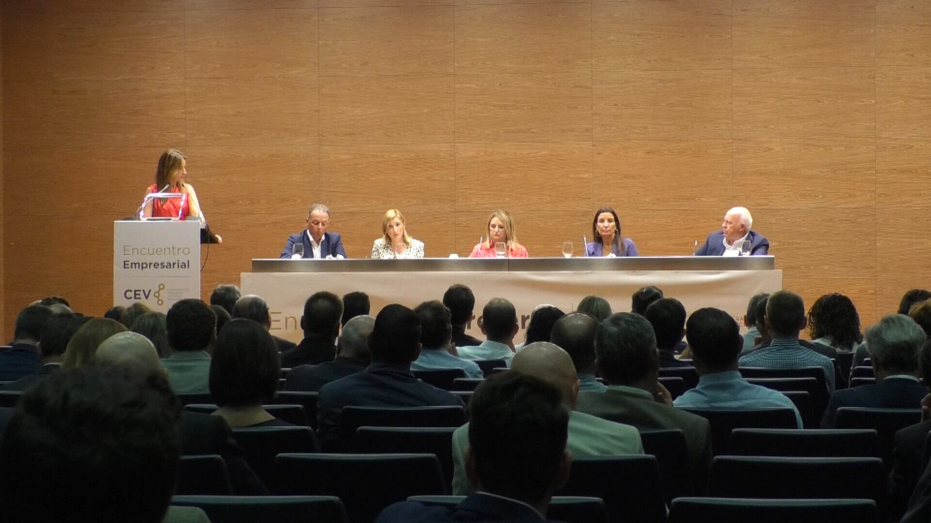 La mesa de la CEV en la IFA, Elche.