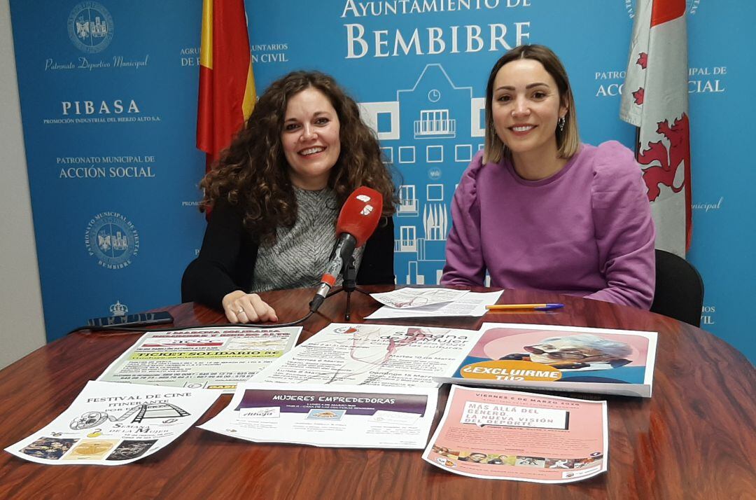 Alcaldesa, Silvia Cao y la concejala de Acción Social, Beatriz Arias