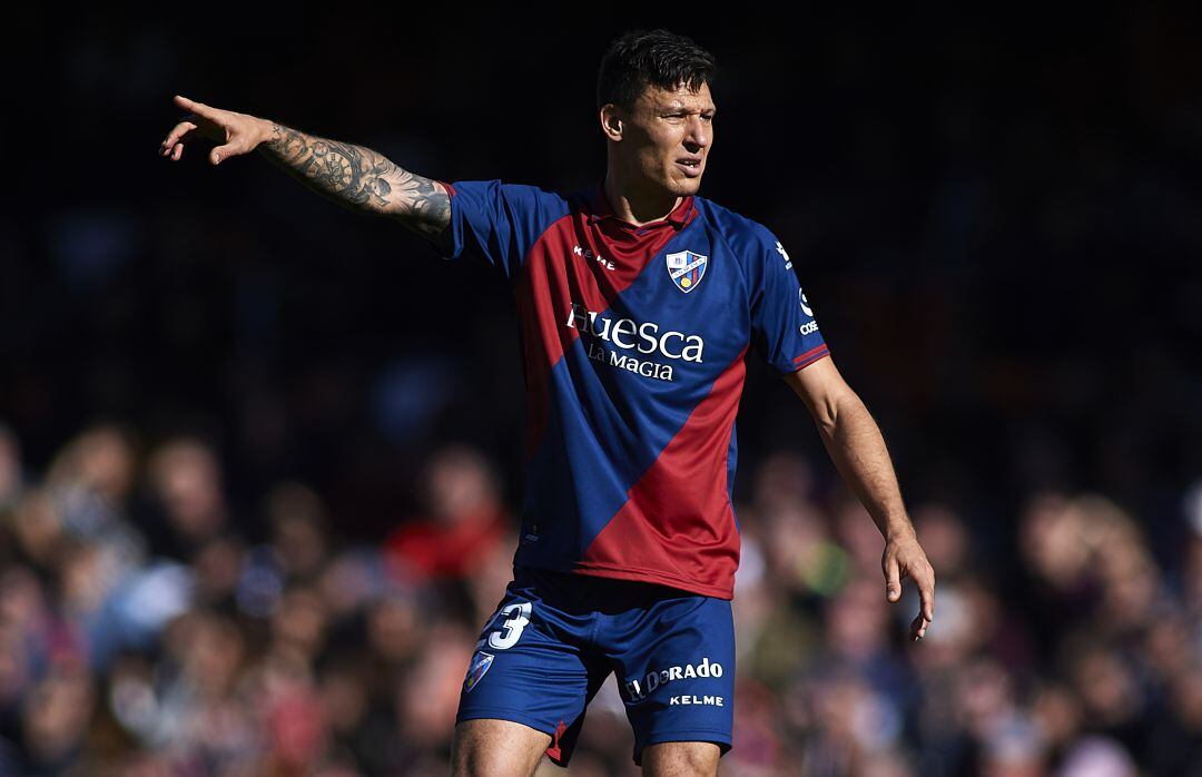 Musto con la camiseta del Huesca