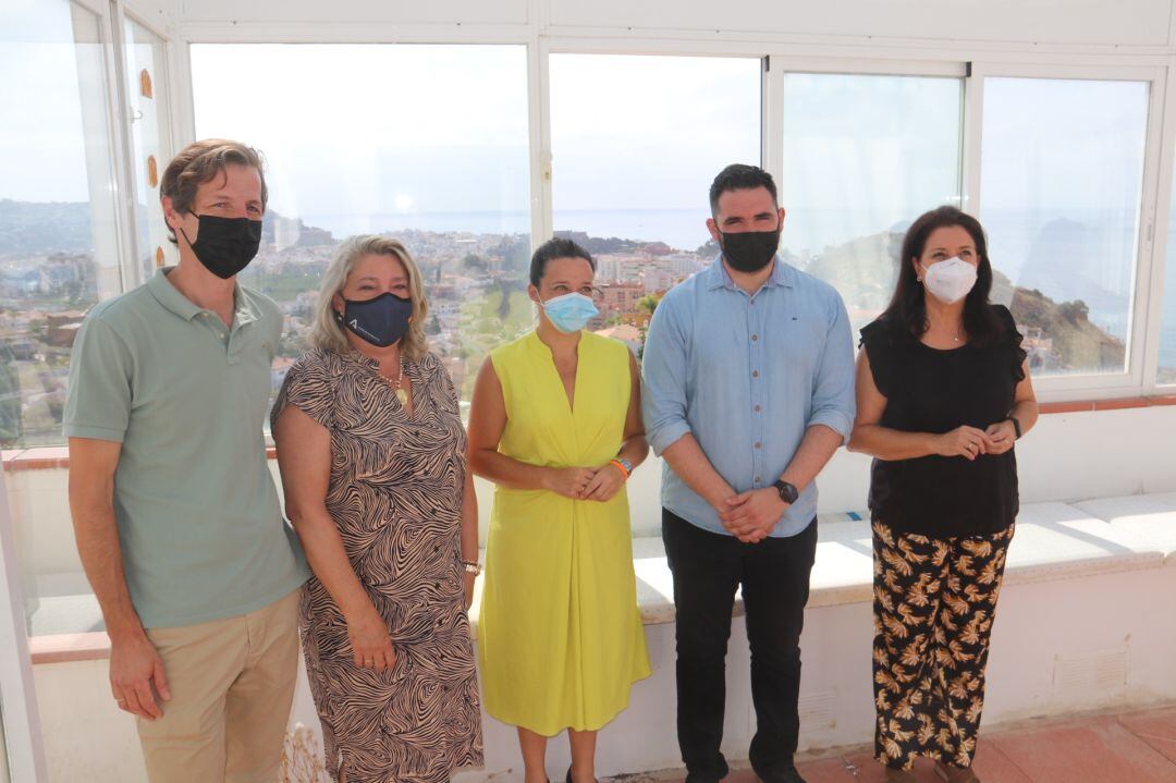 La alcaldesa de Almuñécar, Trinidad Herrera, junto a concejales y responsable de la residencia de mayores visitan las instalaciones que albergará la nueva residencia de  mayores de la localidad