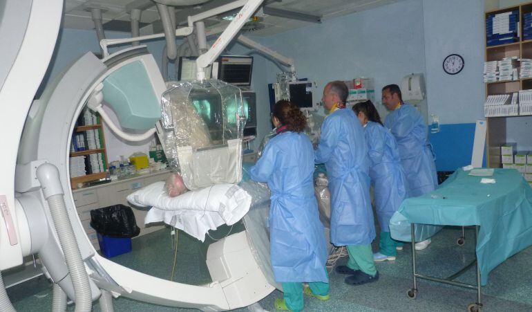 Sala de Hemodinámina durante la realización de un catererismo