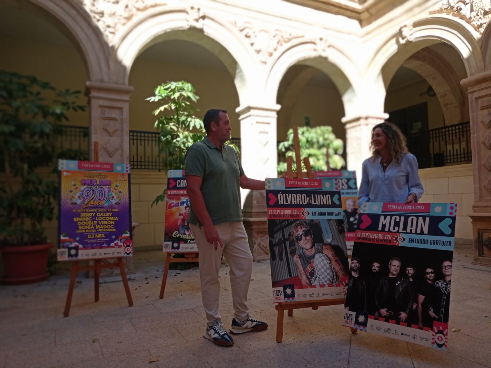 Mari Huertas García, concejala de Festejos y y Juan Miguel Bayonas, concejal de Limpieza presentan la programación de la Feria de Lorca