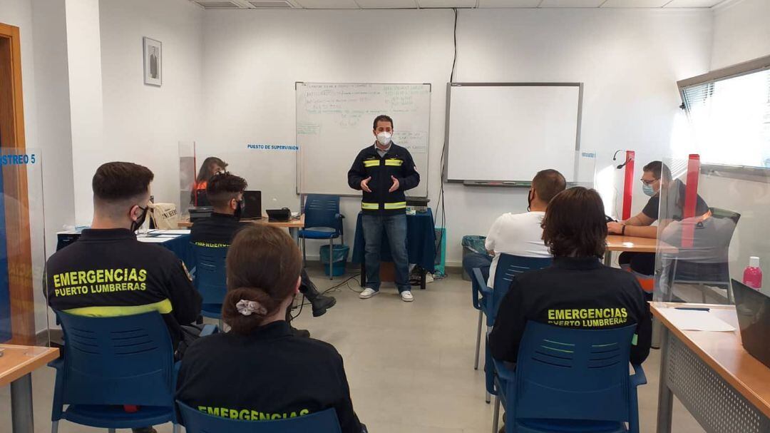 Personal del Servicio de Emergencias de Lorca forma a efectivos de Puerto Lumbreras para las labores de rastreo del Covid19