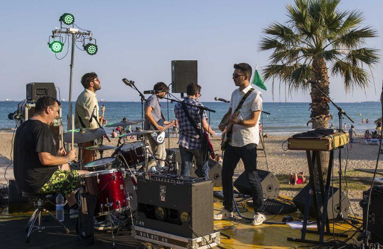 El FIB también tiene conciertos en la playa, que se note que son vacaciones