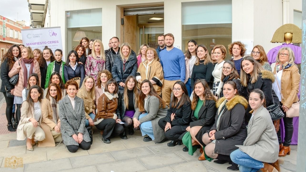 Miembros de la Fundación CERES en la inauguración del punto violeta en el mes de marzo