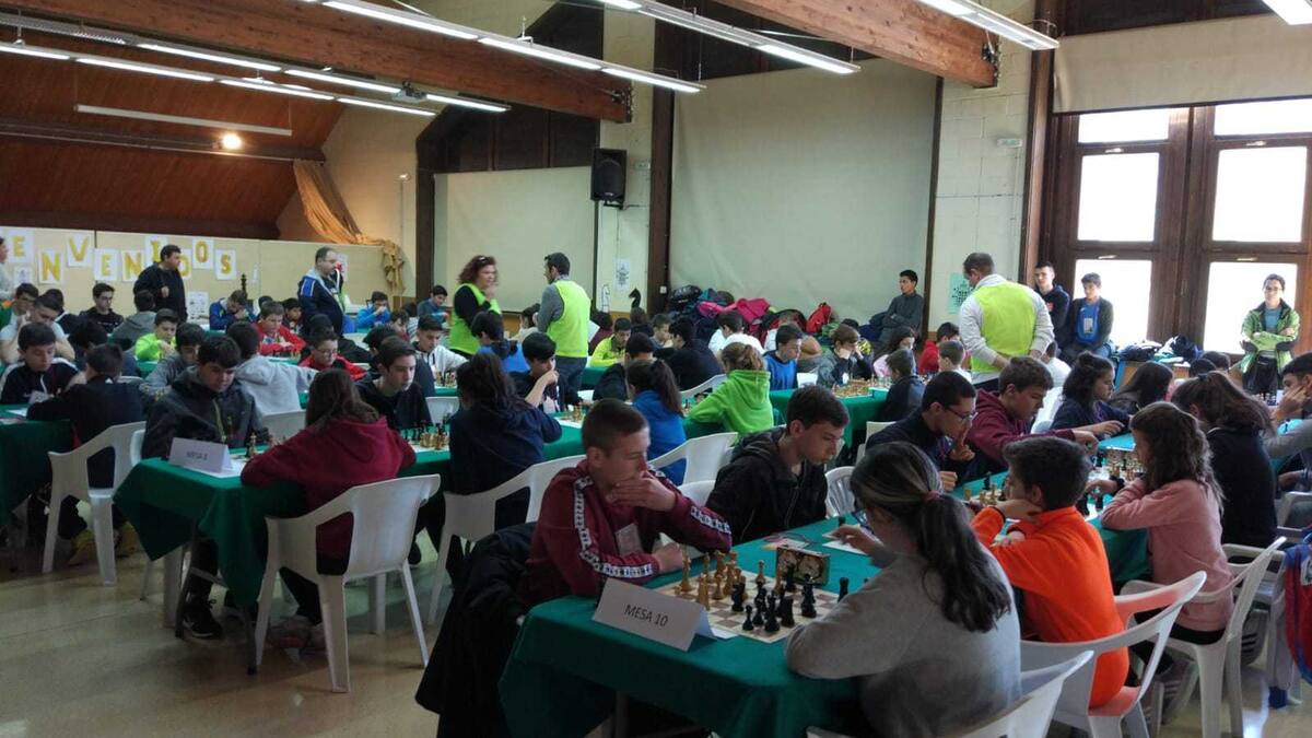 Un centenar de alumnos participan en el I Encuentro de ‘Ajedrez a la escuela’ en Benasque