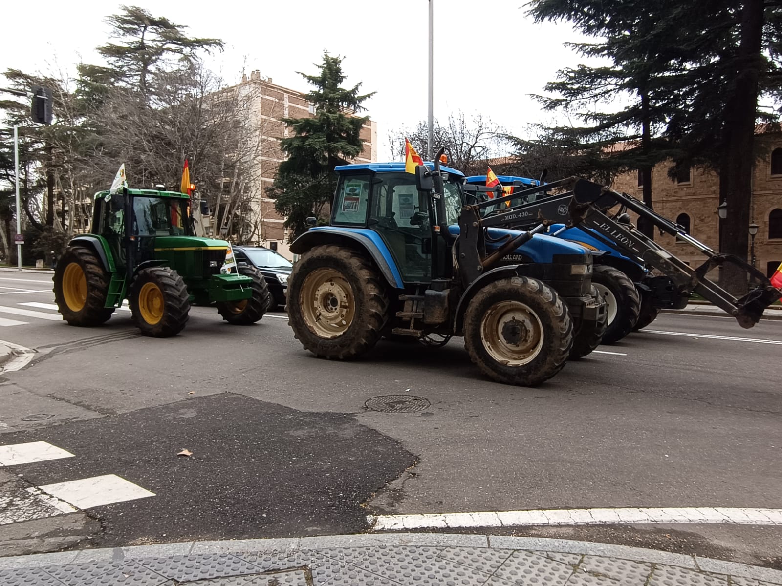 Los tractores, a su paso por Torres Villarroel camino del centro de la ciudad/Cadena SER